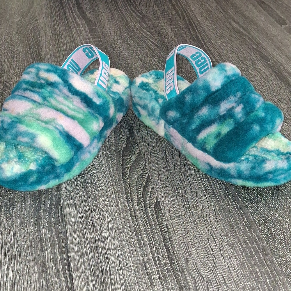 UGG- FLUFF YEAH Slides- W Sz 7 - Picture 3 of 7